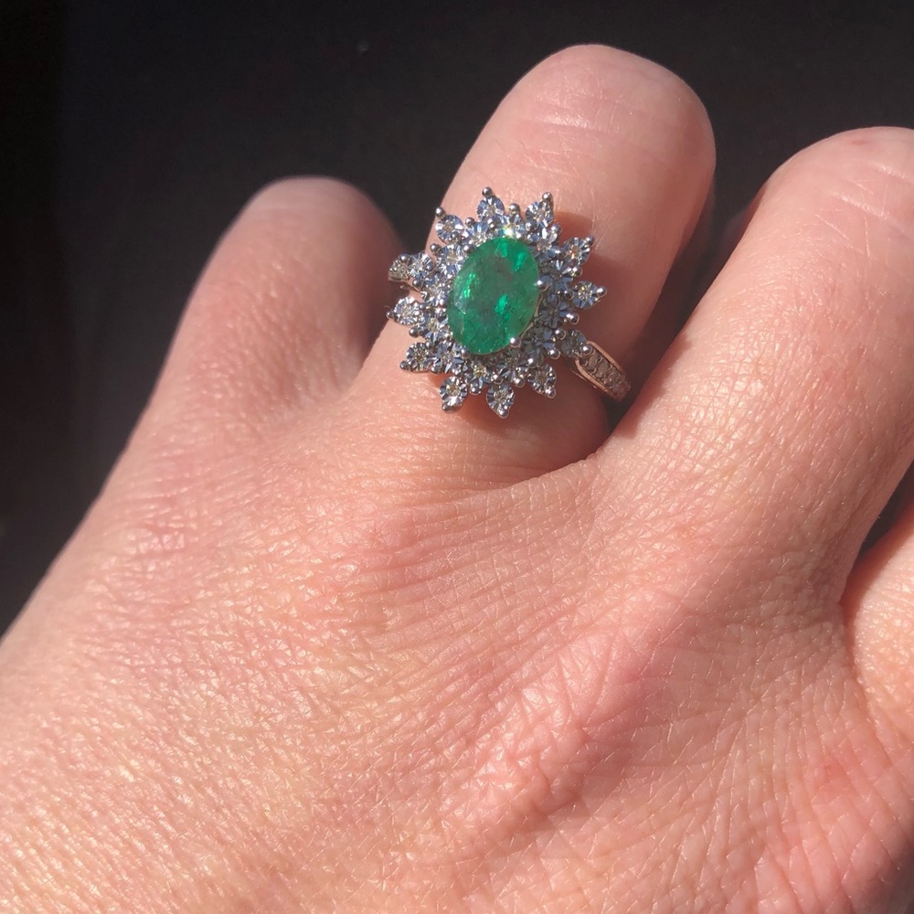 14k white gold Emerald & Diamond Ring